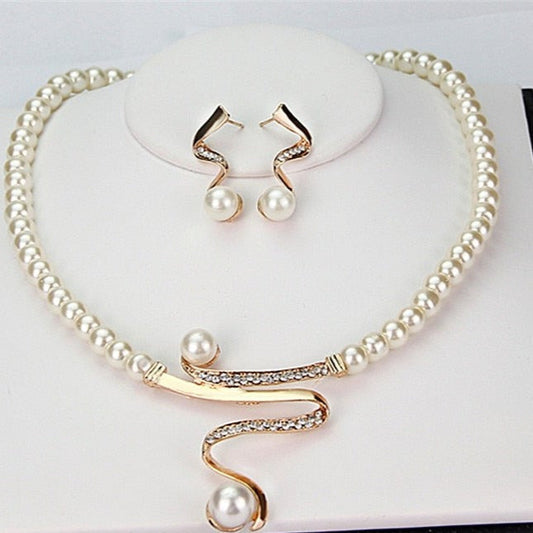 Maris™ | Vintage Pearl Necklace and Earrings Set
