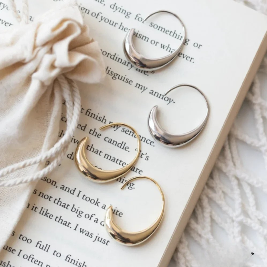 Lunaria™ | Elegant Crescent Earrings