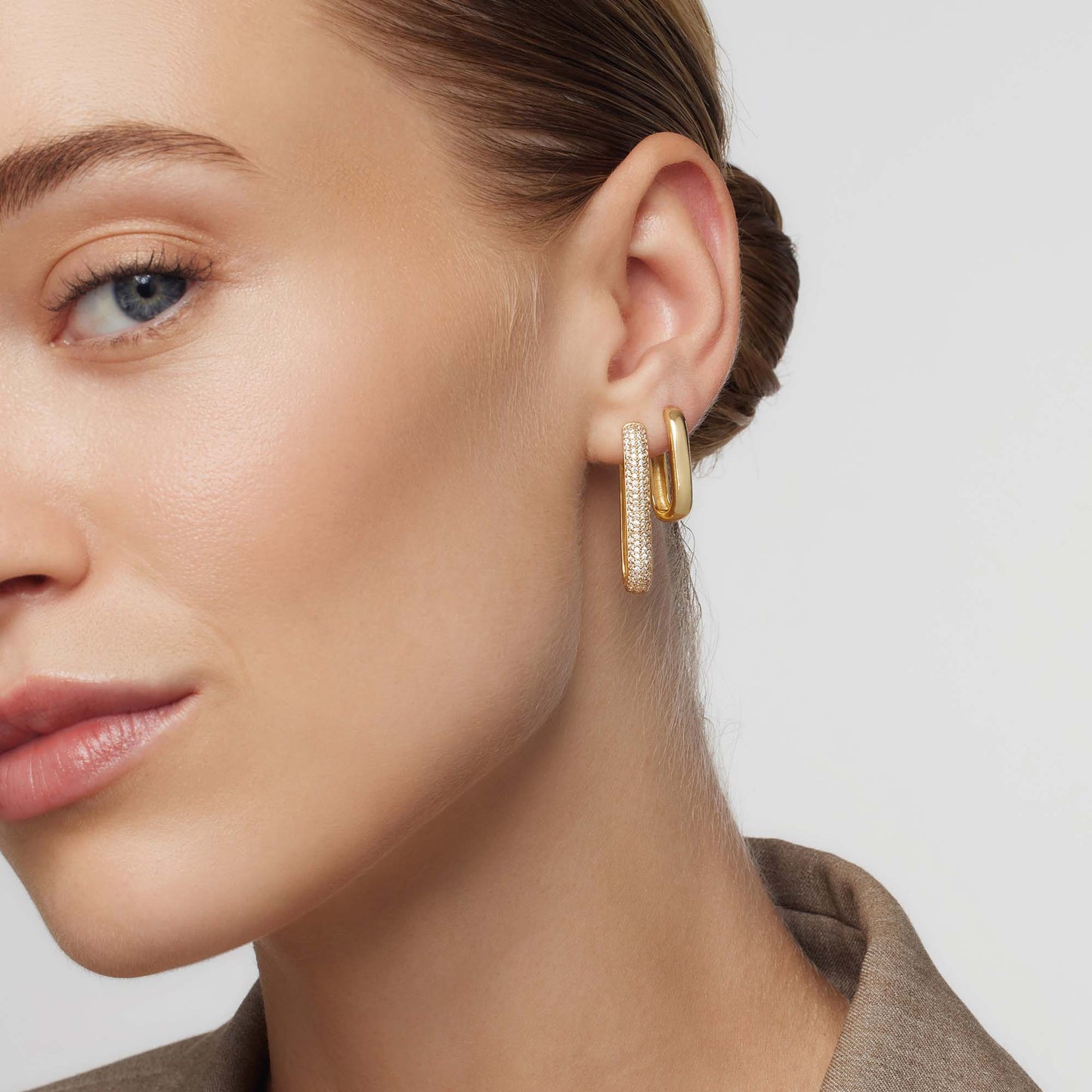 Veyonna™ | Shimmering Gold Hoop Earrings