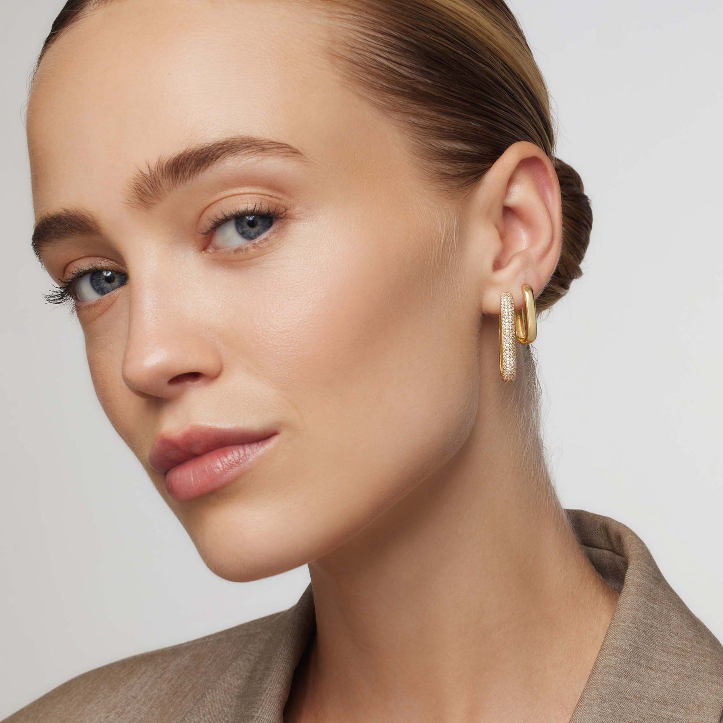 Veyonna™ | Shimmering Gold Hoop Earrings
