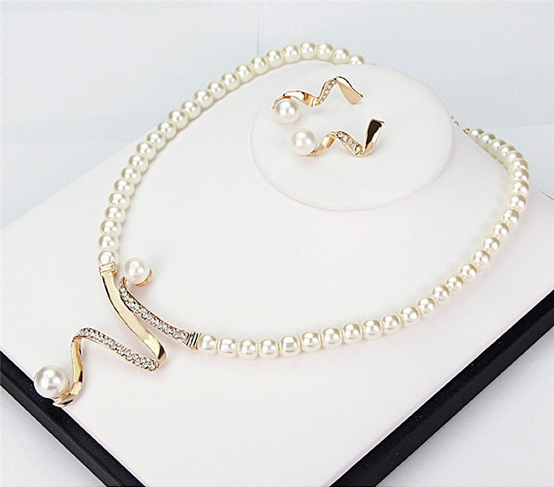Maris™ | Vintage Pearl Necklace and Earrings Set