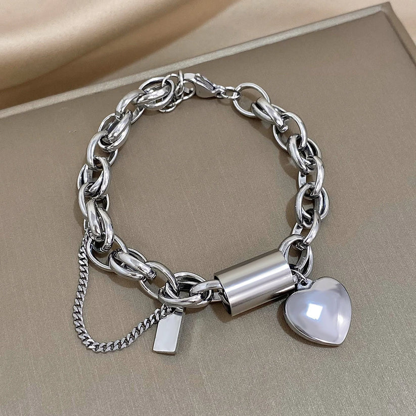 Lovelle™ | Gold Bracelet with Heart Charm